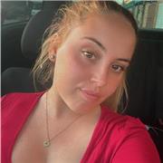 Paciente, responsable, empática, amable, organizada, divertida. Educación infantil.